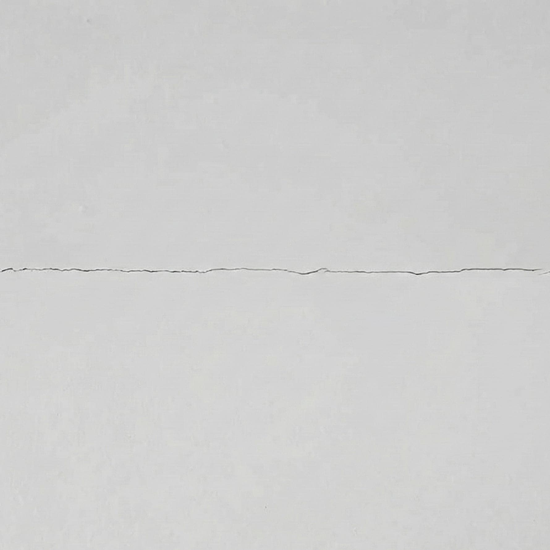 Rissbildung einer Wandfläche Mikrozement